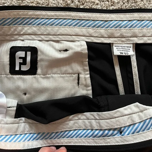 Men’s FootJoy lightweight golf shorts - Picture 2 of 3